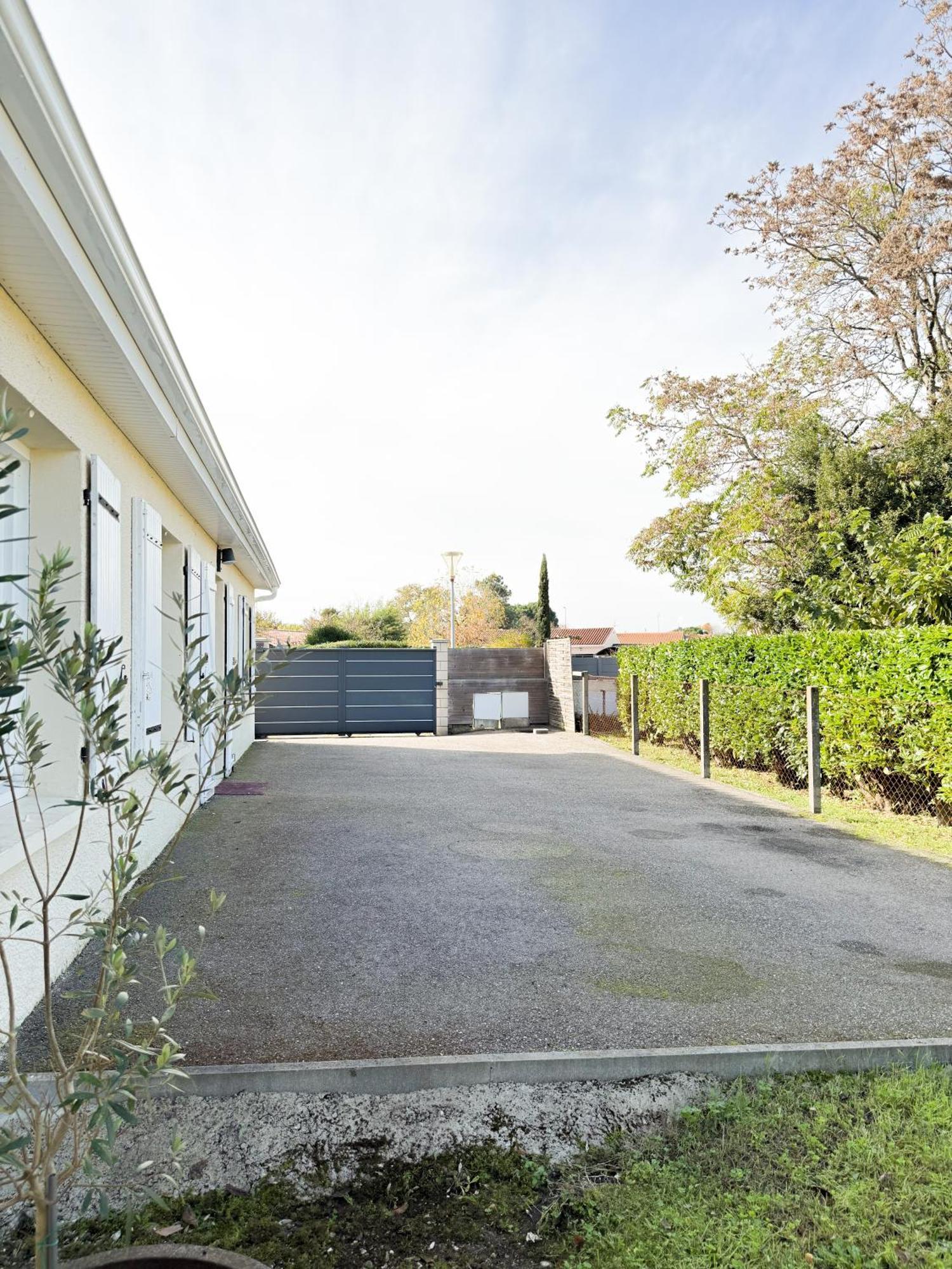 Villa Familiale Avec Piscine Privee Toulenne Exterior foto