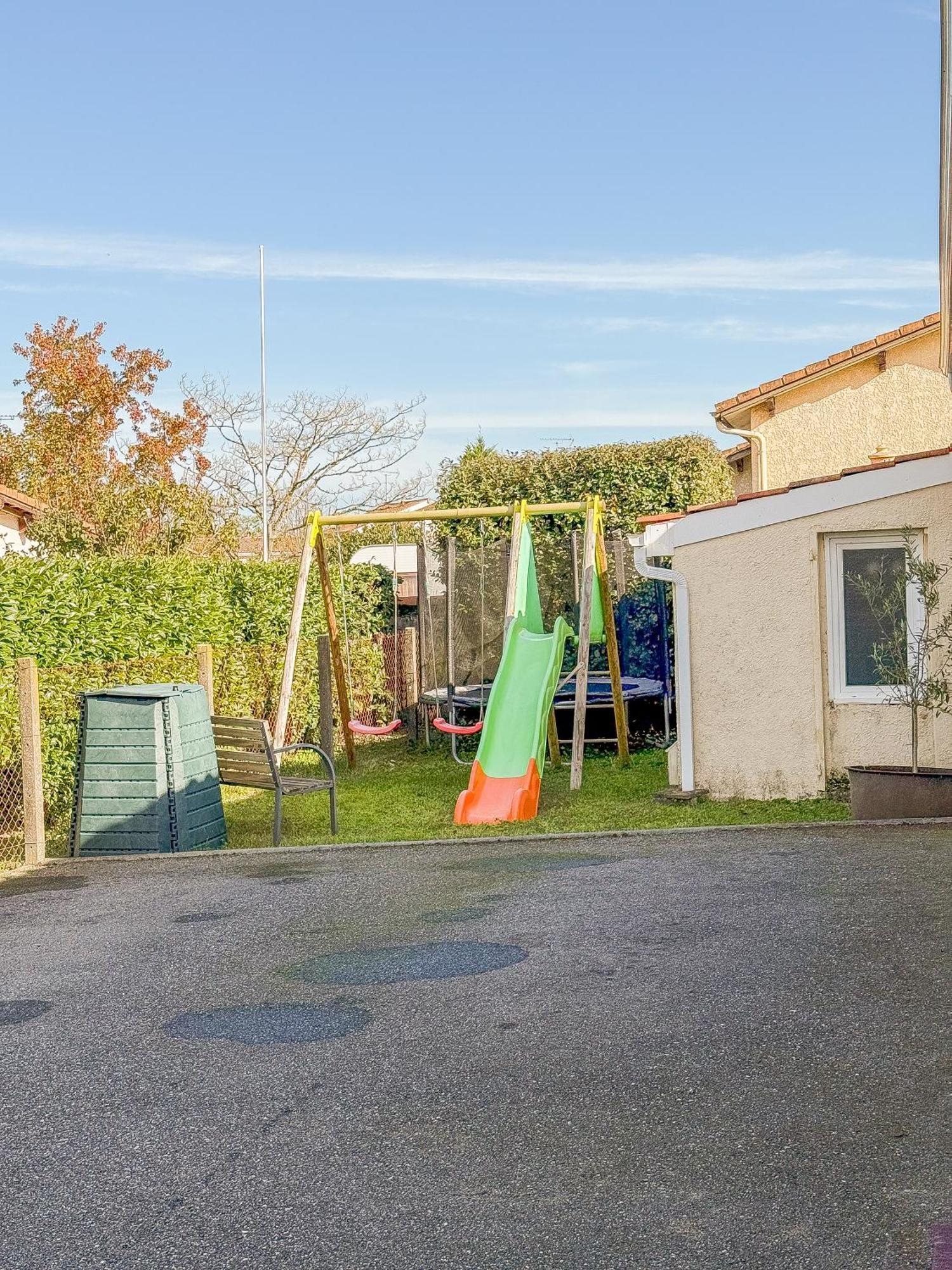 Villa Familiale Avec Piscine Privee Toulenne Exterior foto